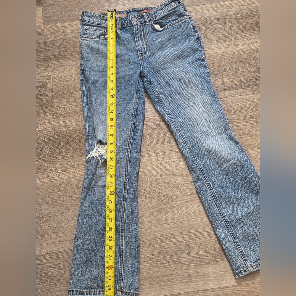 Pilcro Jeans Women's 27 Medium Wash Distressed Denim Slim Straight Leg Jeans - Picture 3 of 10